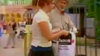 Покорми гориллу - смотреть видео (1:41)