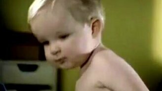 Предприимчивый малыш - смотреть видео (0:12)