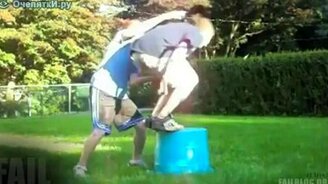 Не поддержал друга - смотреть видео (0:33)