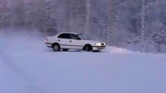 Дрифт руками женщины - смотреть видео (0:13)