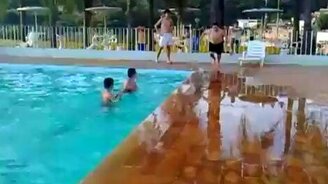 Человек-пингвин - смотреть видео (0:08)