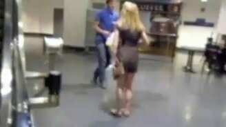 Однажды на эскалаторе - смотреть видео (0:08)