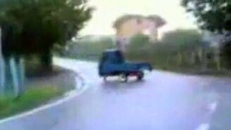 Дрифт мотороллера - смотреть видео (0:16)