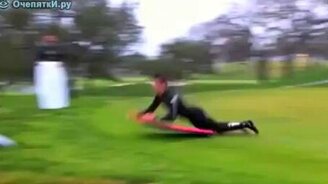 Скатился на доске - смотреть видео (0:12)