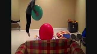 С мячиком на мячик - смотреть видео (0:16)