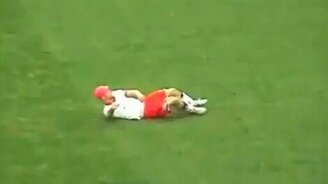 Безумие на футбольном поле - смотреть видео (3:28)