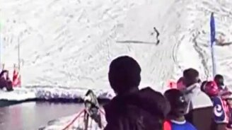 Голышом на сноуборде - смотреть видео (0:44)