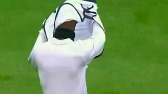 Никак не оденется - смотреть видео (1:24)