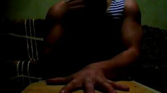 Игра с ножом - смотреть видео (0:33)