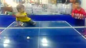 Юные теннисисты - смотреть видео (0:42)