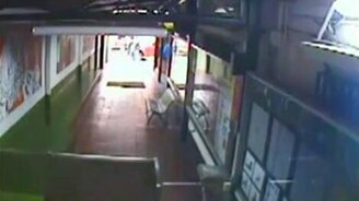 Прыжок через калитку - смотреть видео (0:28)