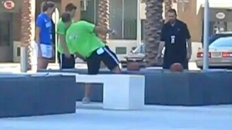 Баскетбольным мячом в лицо - смотреть видео (0:18)