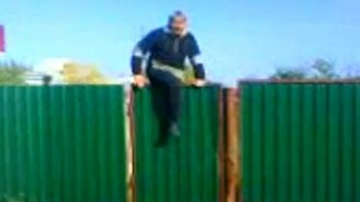 Проломил забор - смотреть видео (0:31)