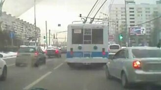 Троллейбус лихач - смотреть видео (0:29)