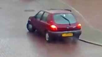 Женщина за рулём - смотреть видео (0:35)