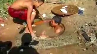 Искупайся в канализации - смотреть видео (0:32)