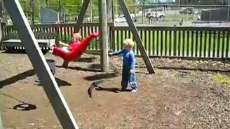 Дважды свалился - смотреть видео (0:52)