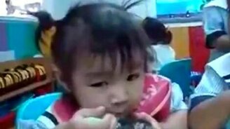 Уснула в чашке - смотреть видео (1:51)