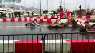 Затор на карт-рейсинге - смотреть видео (0:16)