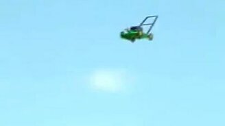 Летающая газонокосилка - смотреть видео (2:01)