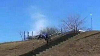 Съехал с перил - смотреть видео (0:41)