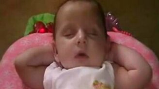 Спит как взрослый - смотреть видео (0:14)