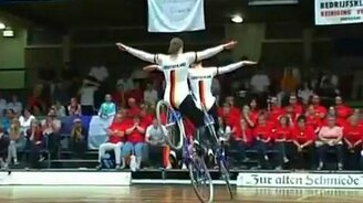 Вот это девушки виртуозы! - смотреть видео (6:20)