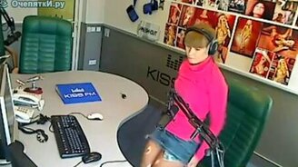 Радио-девочка - смотреть видео (0:40)