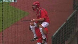 Спортсмены дурачатся - смотреть видео (1:04)