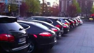 Волна из багажников - смотреть видео (0:28)