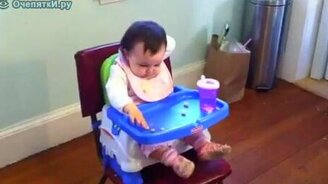 Довольный сынишка - смотреть видео (0:28)