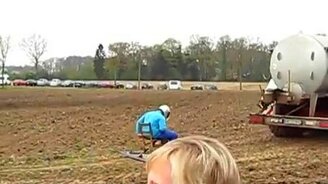 Грязный аттракцион - смотреть видео (2:05)