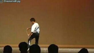 Маленький трюкач с катушкой - смотреть видео (4:11)