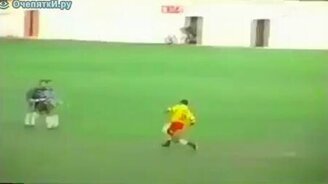 Не забил в пустые ворота - смотреть видео (1:02)