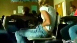 Нюхачка за партой - смотреть видео (0:29)