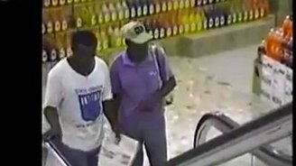 Впервые видит эскалатор - смотреть видео (1:50)