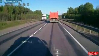 Фура в обгоне - смотреть видео (0:31)