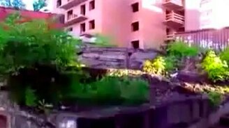 Прыжок на Волге с гаража - смотреть видео (0:59)