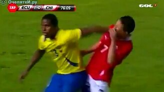 Футболист-симулянт - смотреть видео (0:47)