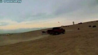 Безумец на пикапе - смотреть видео (0:37)