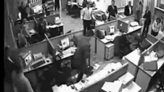 Драки в офисе - смотреть видео (2:48)