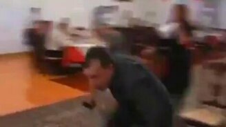 Поторопился однако - смотреть видео (0:20)