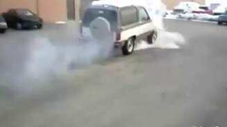 Убил машину и столб - смотреть видео (1:08)