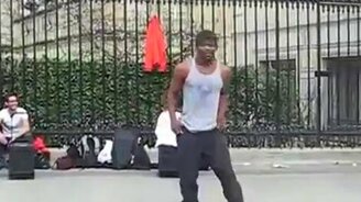 Подвижный танцор - смотреть видео (1:52)