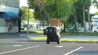 Дрифт на машинке для гольфа - смотреть видео (0:12)