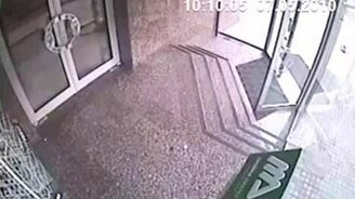 Вышел в стену - смотреть видео (0:19)