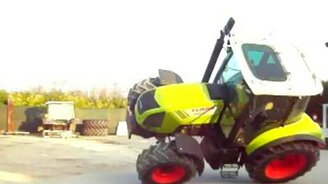 Езда на двух колёсах на тракторе - смотреть видео (0:16)