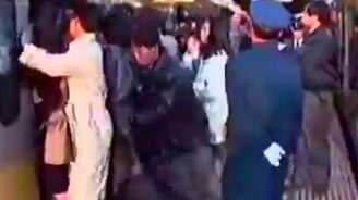 Безумная японская традиция - смотреть видео (1:36)