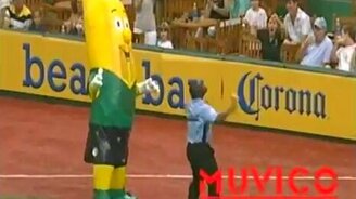 Задорный охранник - смотреть видео (1:00)