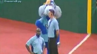 Зажигательный охранник - смотреть видео (0:56)